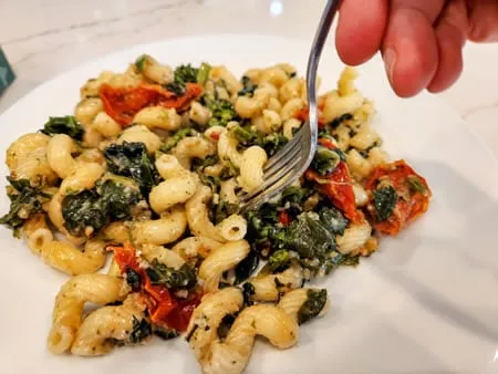Mosaic Foods Creamy Pesto Cavatappi bowl